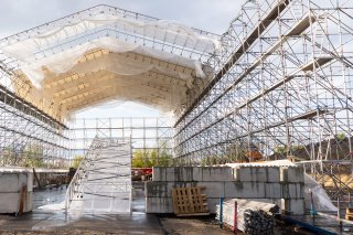 Temporärer Überbau für die Lagerung schädlicher Reste der Brücke nach dem Abriss, Mai 2021